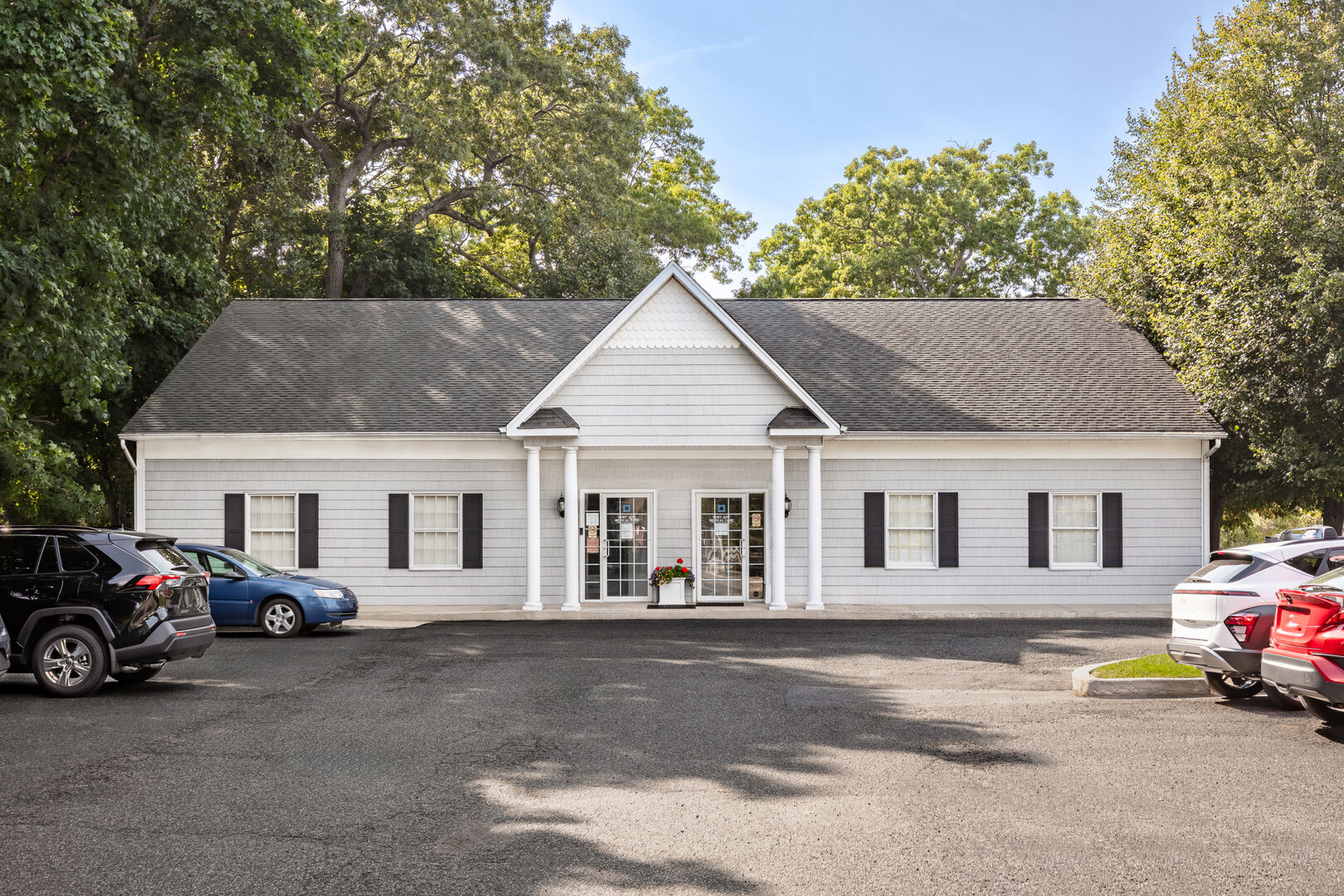 410 Hallock Ave